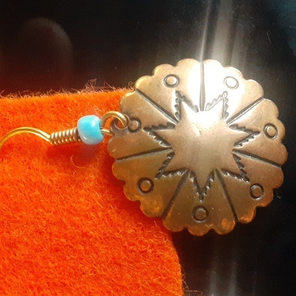 Artisan Style, Gold Tone Earrings. - Picture 3 of 4